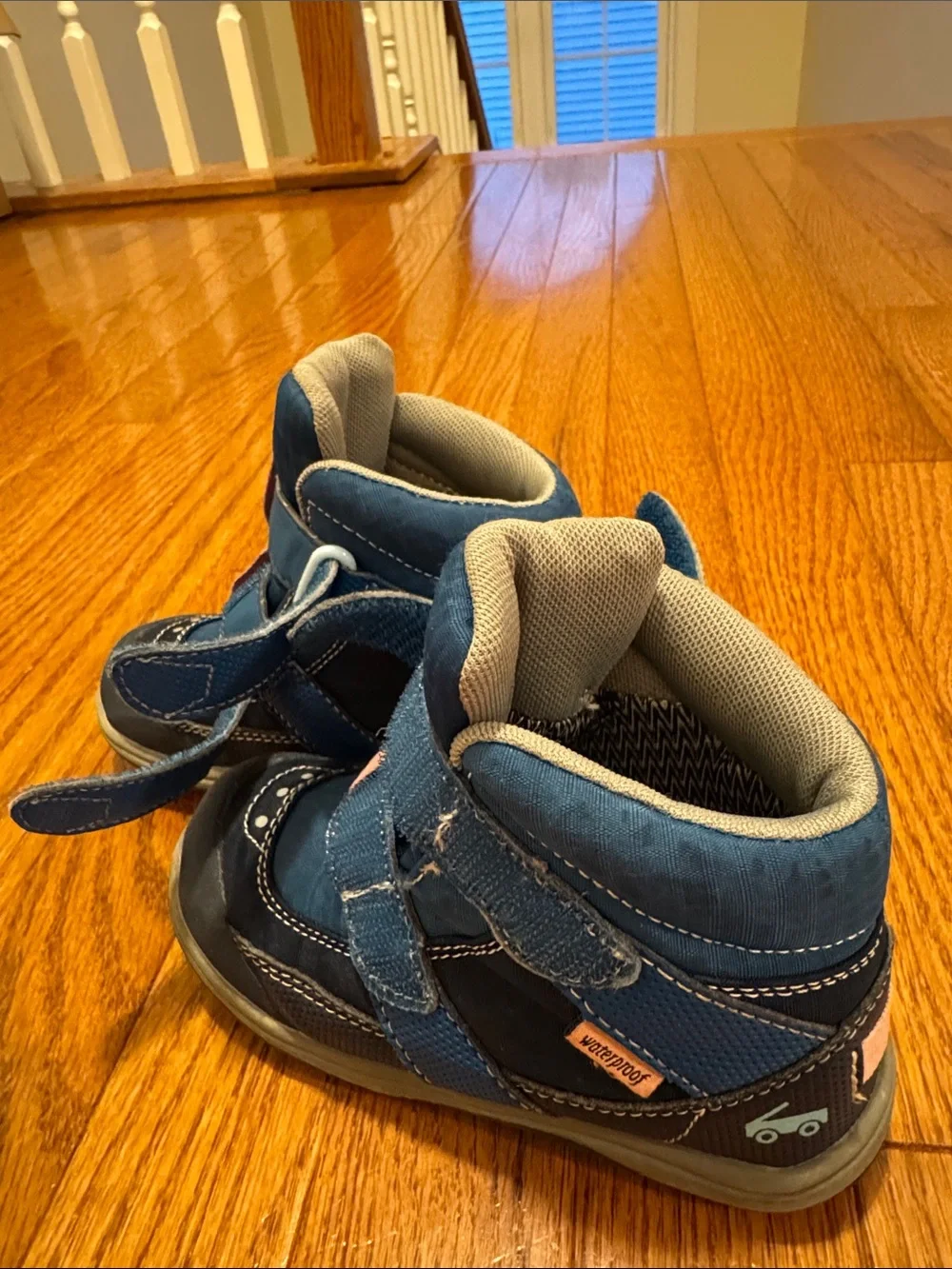 Girls see Kai run waterproof atlas boots size 10 blue and pink